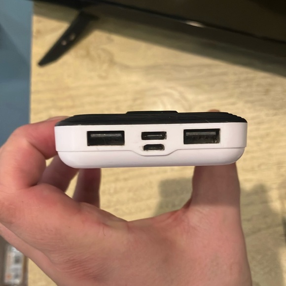 Aduro Wireless Charging Pad for Smartphones - Picture 3 of 3